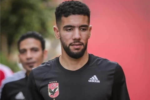 "اتفاق لمنع إعادة البيع داخل مصر".. التفاصيل المالية لانتقال قندوسي من الأهلي لسيراميكا 